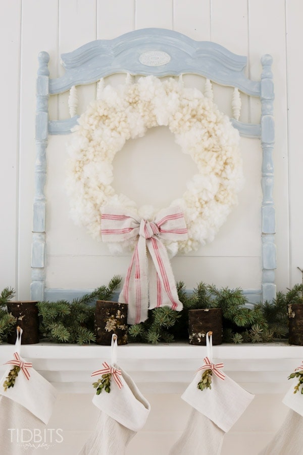 How to make a pom pom wreath from yarn - the quick and easy way. By TIDBITS.