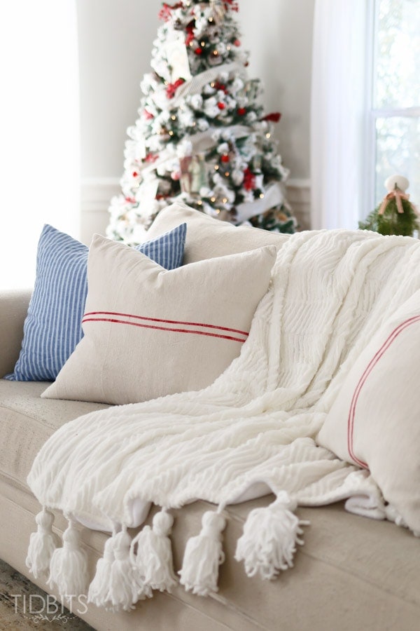 A Cottage Christmas Home Tour, by TIDBITS. Living room inspiration, simple touches of natural elements and lots of DIY's.