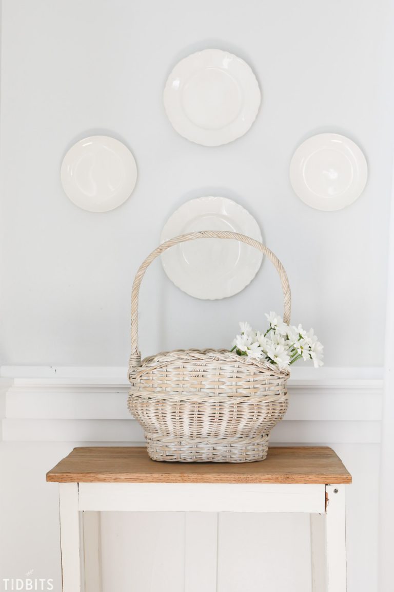 How to hang plates on a wall, by TIDBITS.