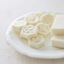 DIY Goat Milk and Honey Soap, natural and homemade.