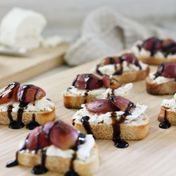 How to roast grapes for appetizer recipes. Roasted grapes on baguettes.