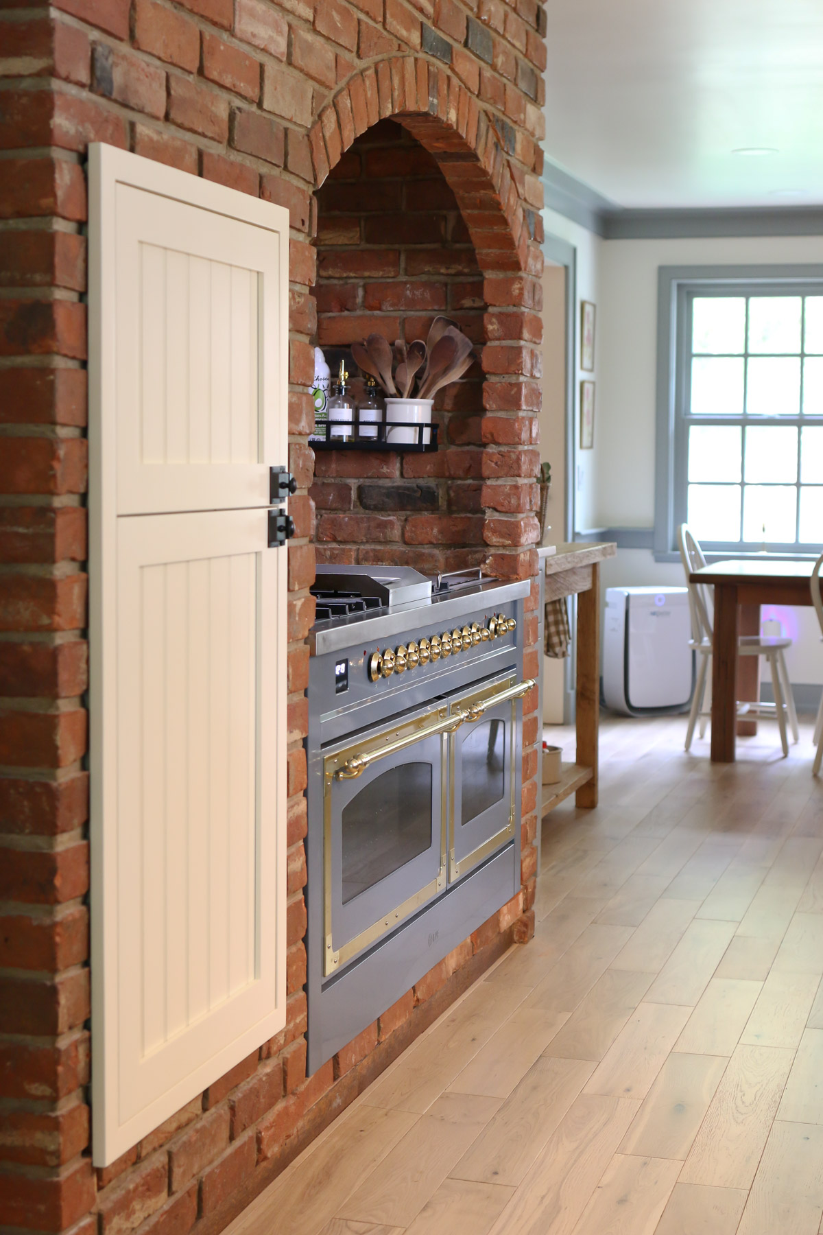 A view into a cottage kitchen with an IVLE kitchen range in a gray blue color
